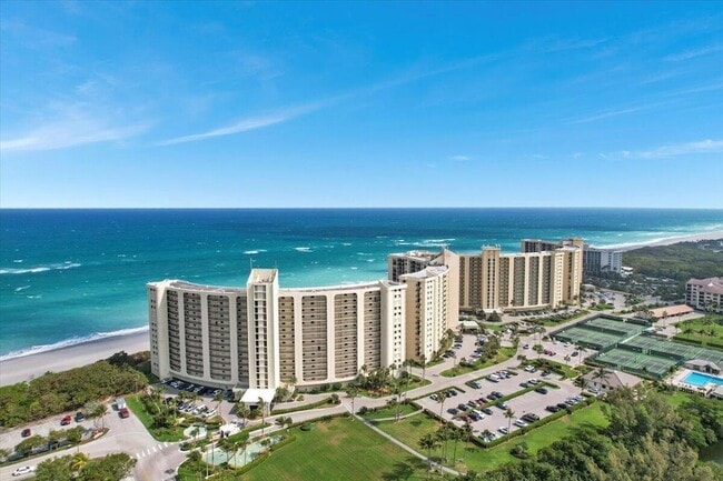 Foto del edificio - 100 Ocean Trail Way