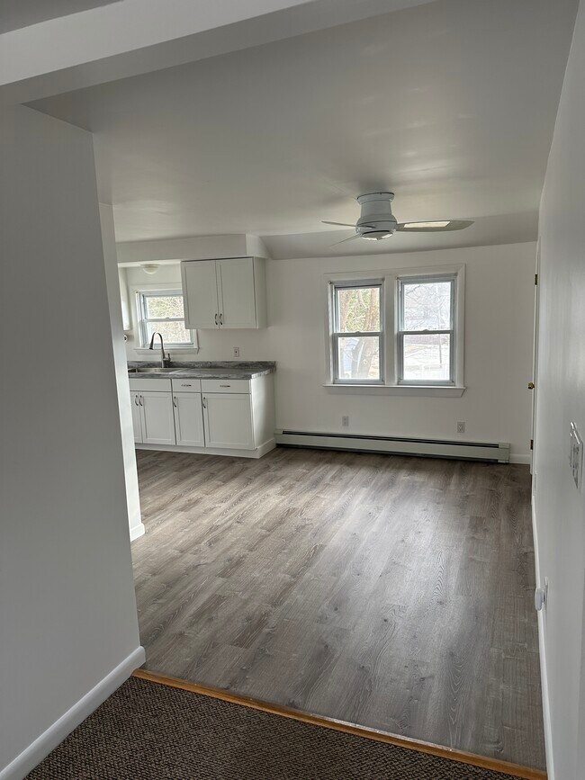 15 Lincoln St Unit B, Smithfield, RI 02917 Apartments in Smithfield