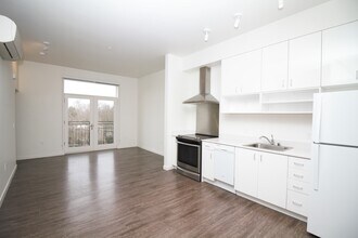 Kitchen and Living room - Ice House Midtown