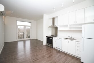 Kitchen and Living room - Ice House Midtown
