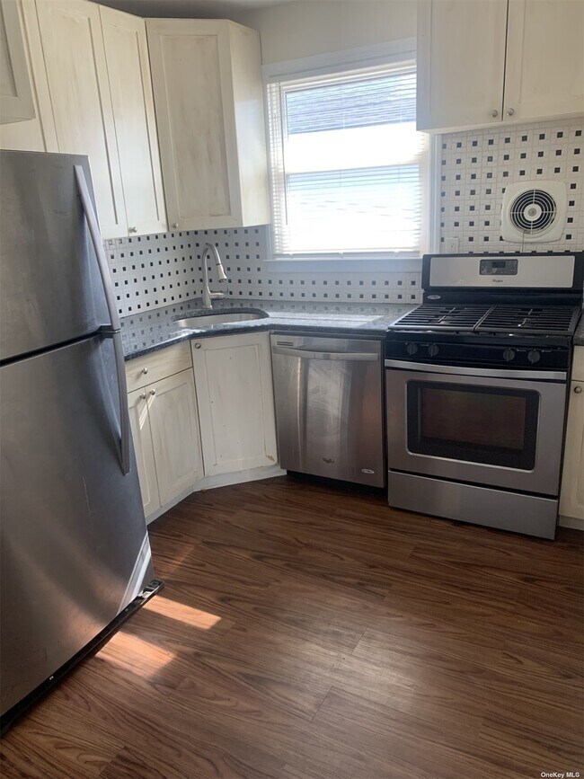 155 Gibson Blvd, Valley Stream, NY 11581 Townhome Rentals in Valley Stream NY