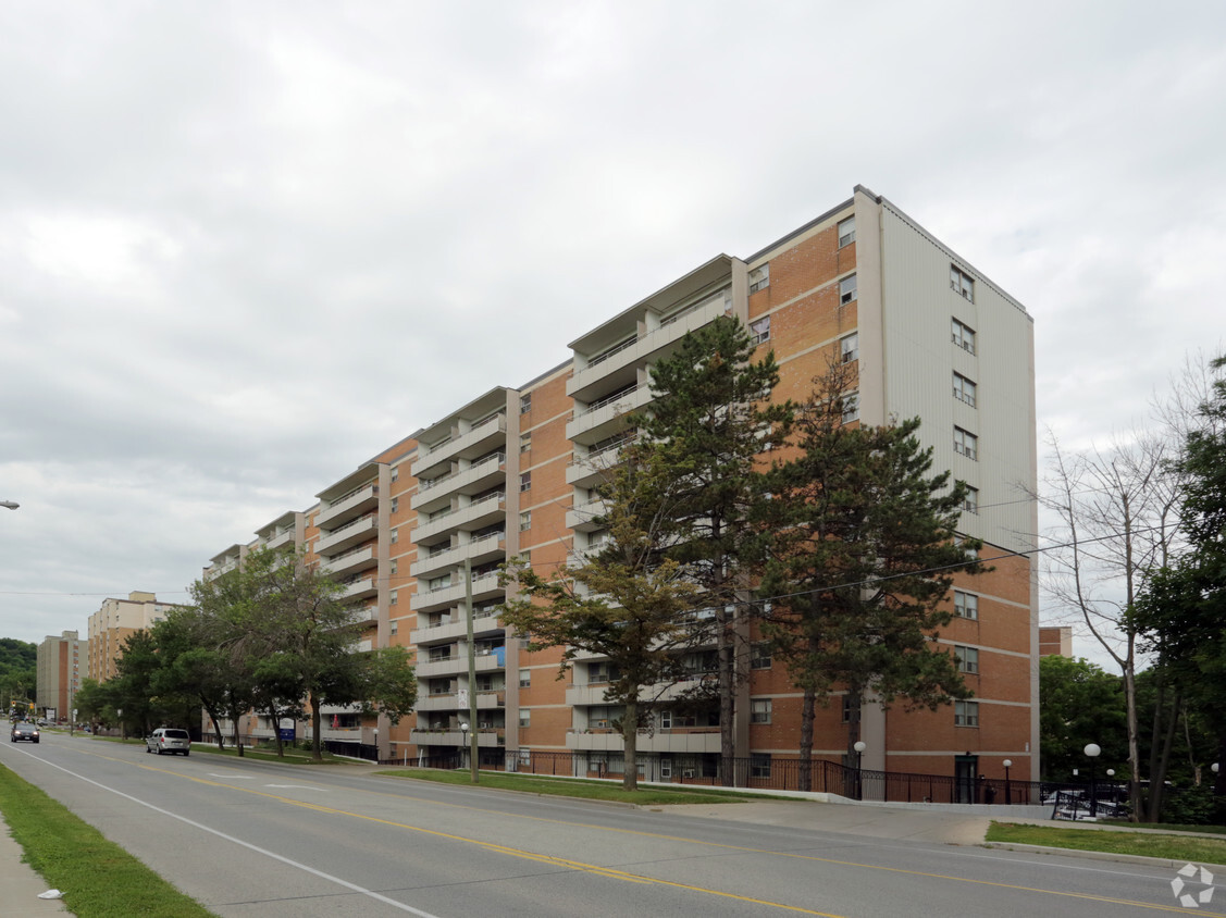 Photo du bâtiment - Westmount Towers