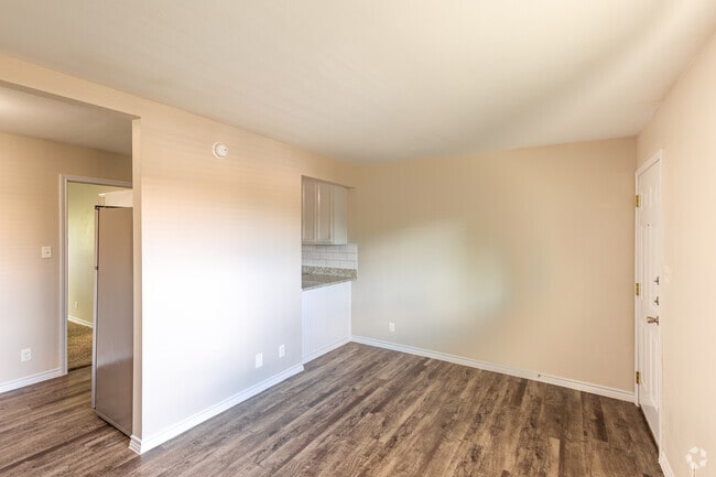 Living Room - Oak Street Flats: Leasing Specials! Ranch ...