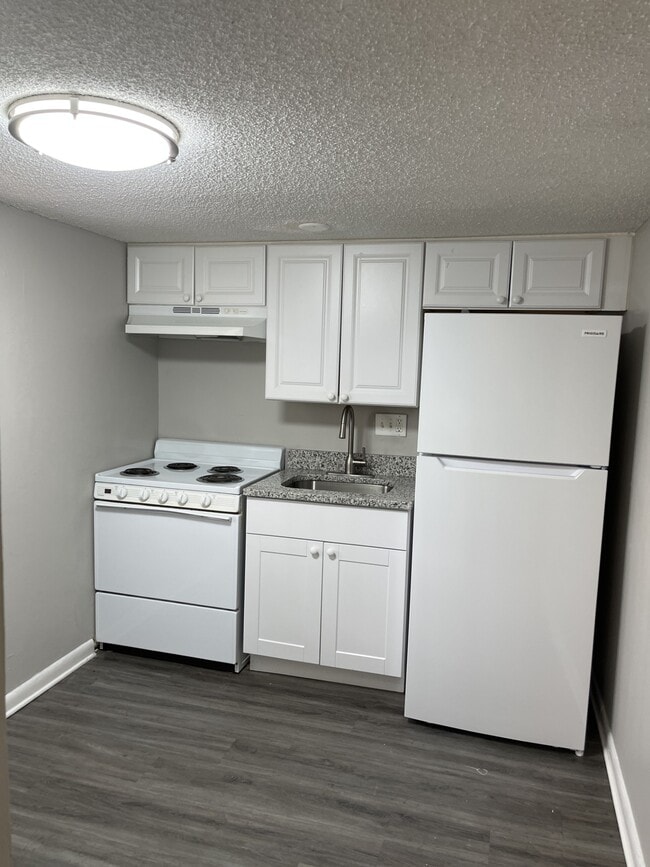 Studio- Lotus Lux w/Washer & Dryer - Country View Garden Homes