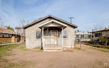 Building Photo - 506 28th St