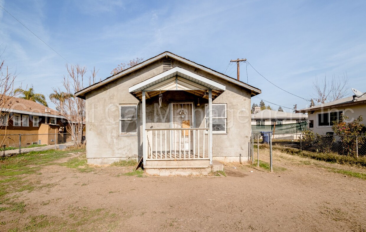 Primary Photo - 2 Bedroom/1 Bath Home in Central Bakersfie...