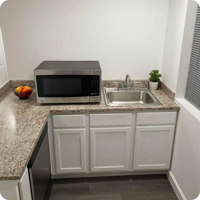 Cocina - Sin horno ni nevera completa - 410 Estelle St
