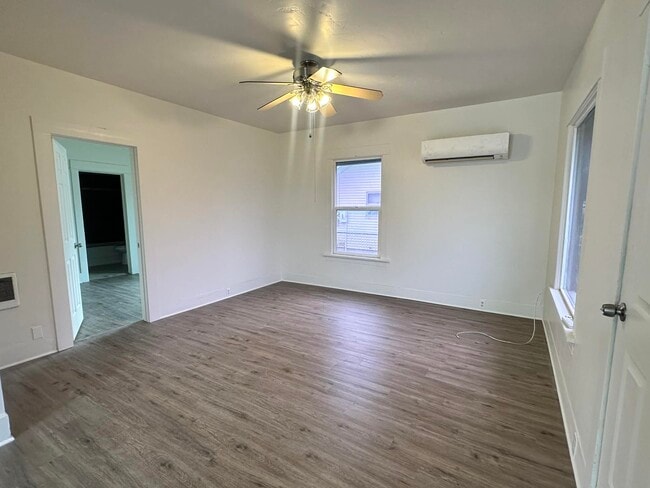 Foto del edificio - 906 B St