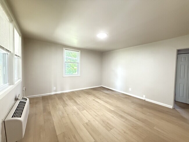 Building Photo - Updated 2BR/1BA in the Heart of Fountain City, Modern Finishes & Everyday Convenience!