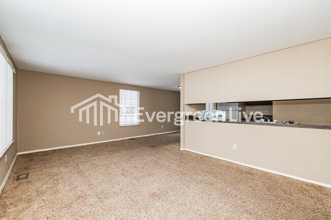 Building Photo - 5714 Troy Villa Blvd