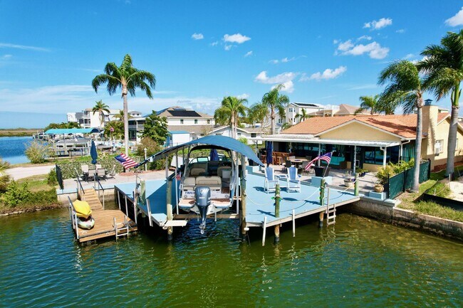 Foto del edificio - Waterfront Home Located On The Gulf 3/2 Pl...