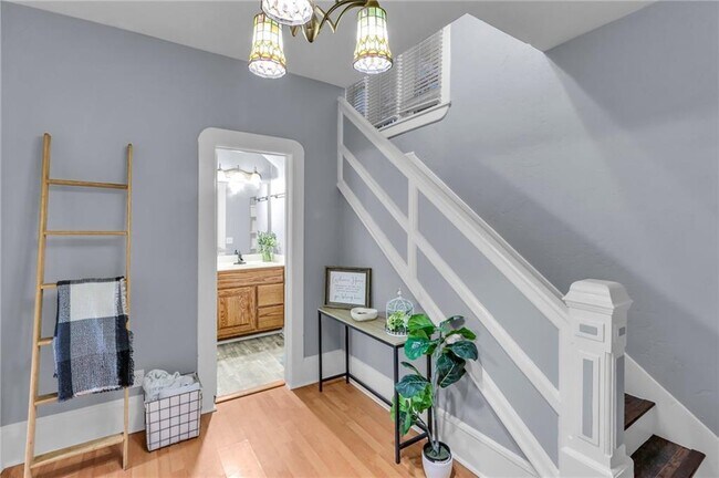 Foto del edificio - 722 S College St