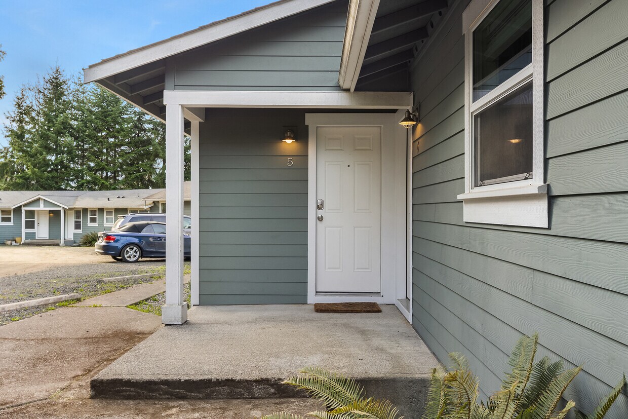 Front entrance welcomes you home! - 1574 NE Park View Dr