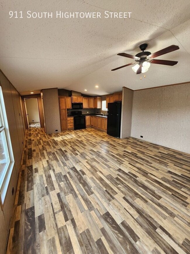 Building Photo - 911 S Hightower St