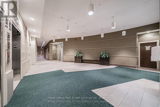 Building Photo - 216-216 Oak Park Blvd