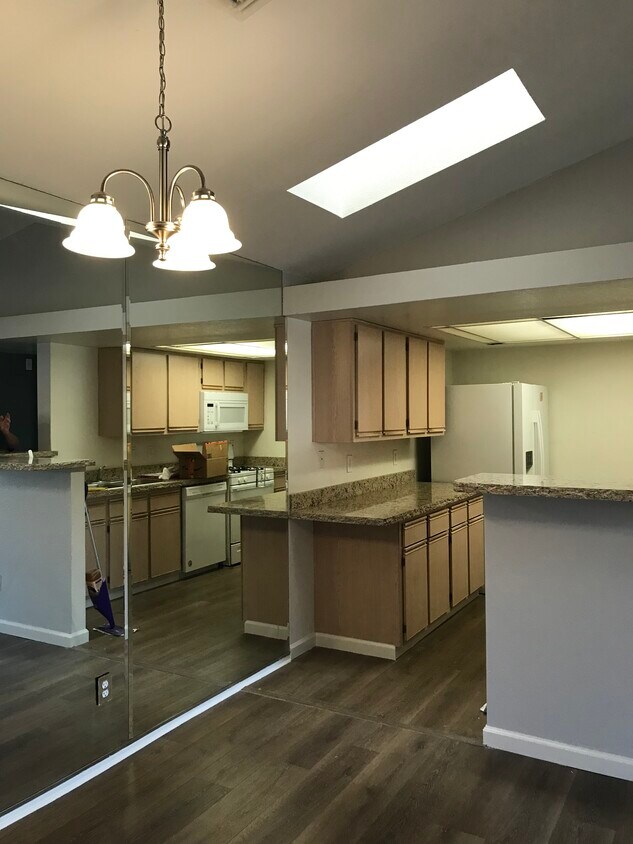 Foto principal - 2995 E Sunset Rd