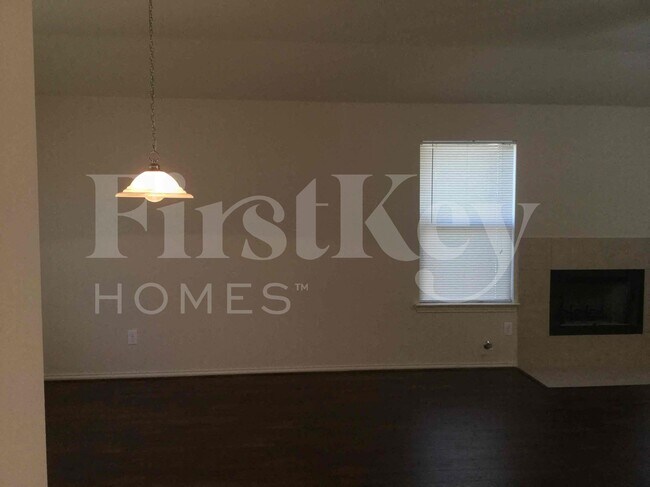 Building Photo - 611 Hilton Dr