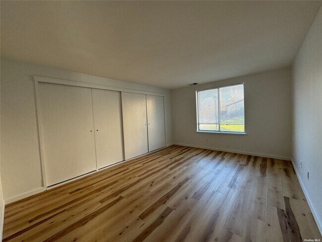 Foto del edificio - 91 Glen Hollow Dr