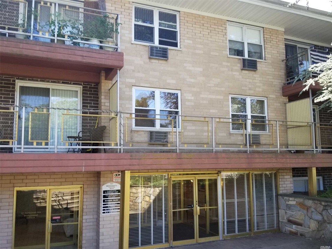 Primary Photo - 157 Hempstead Ave