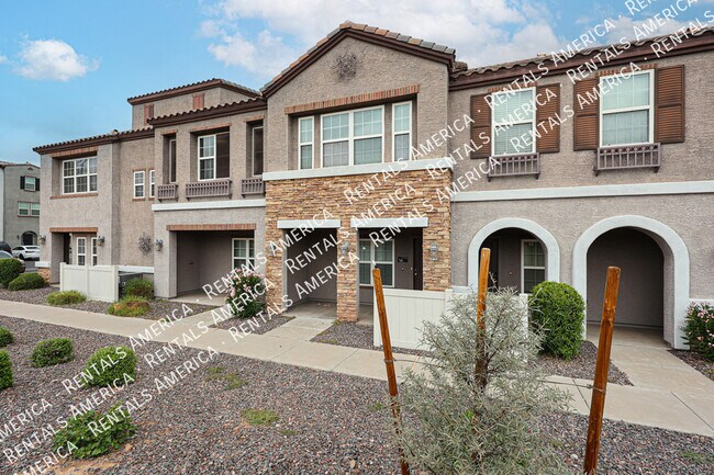 Foto del edificio - 2353 E Huntington Dr