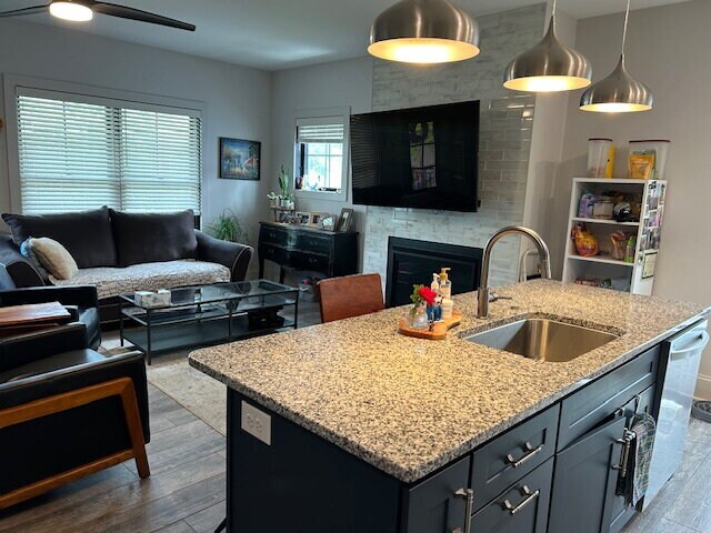 Foto del edificio - Charming 2-Bedroom with Granite Kitchen & ...