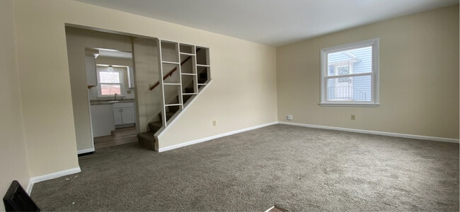 Building Photo - 904 Kennebec Ave