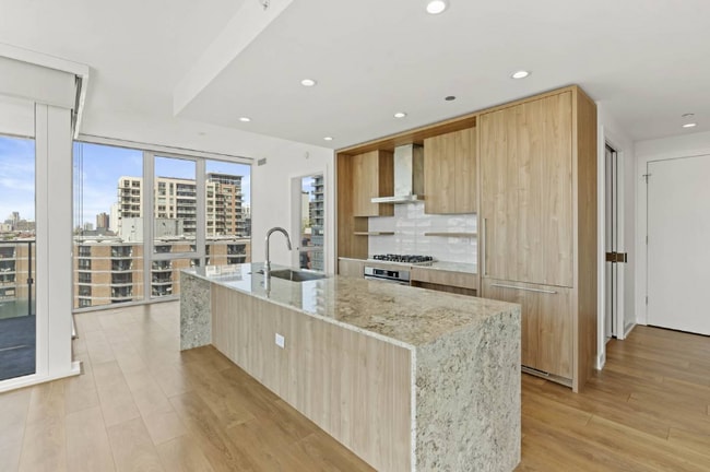 Building Photo - 298 W Hill St