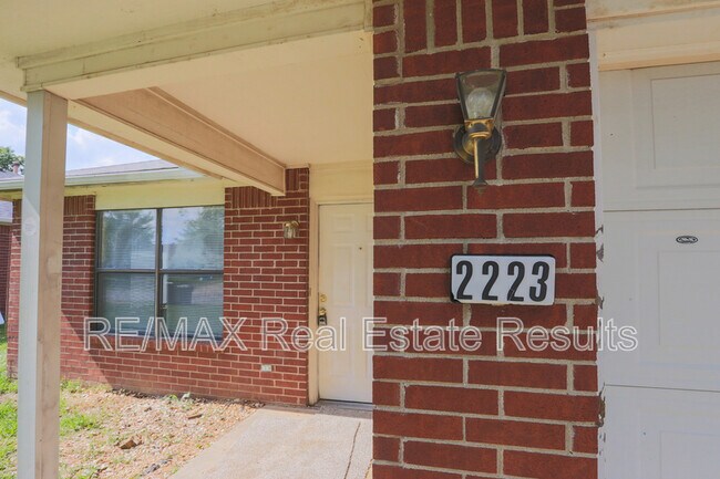 Foto del edificio - 2223 W Roselawn St
