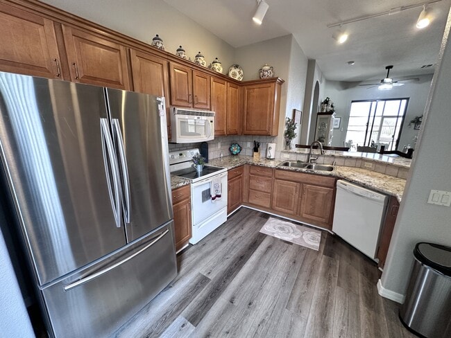 Building Photo - 2836 Esmerelda Dr
