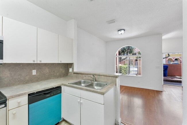Building Photo - 1407 S Santa Catalina Cir