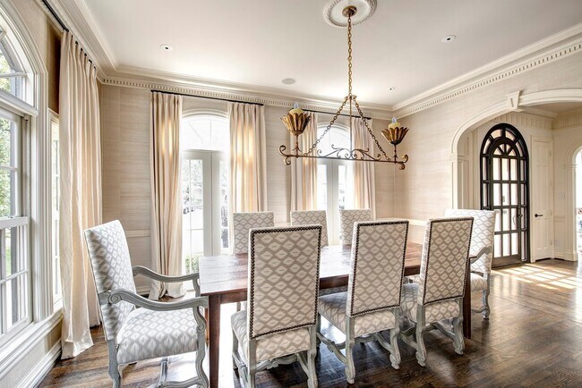 Foto del edificio - 3440 Locke Ln