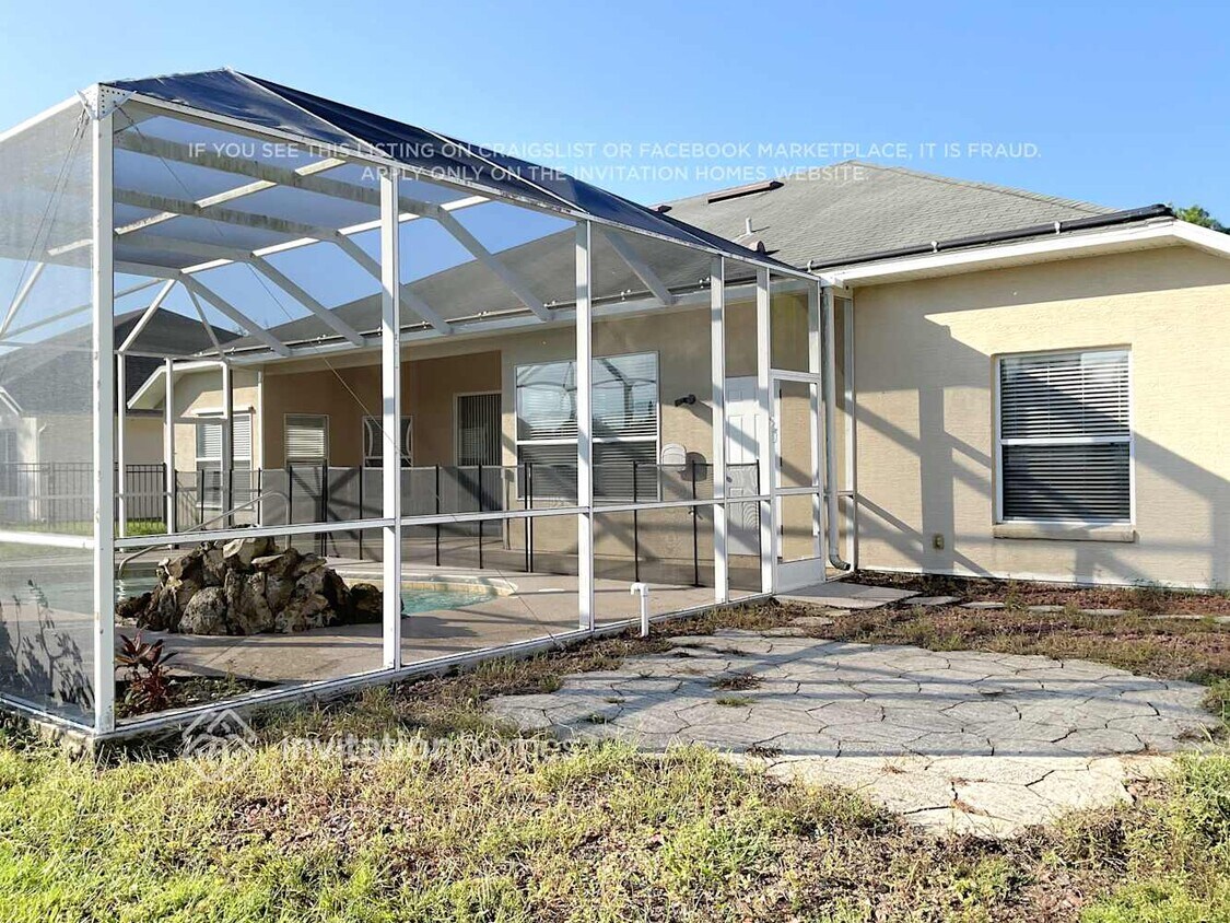 Foto del edificio - 1735 Creekwater Blvd