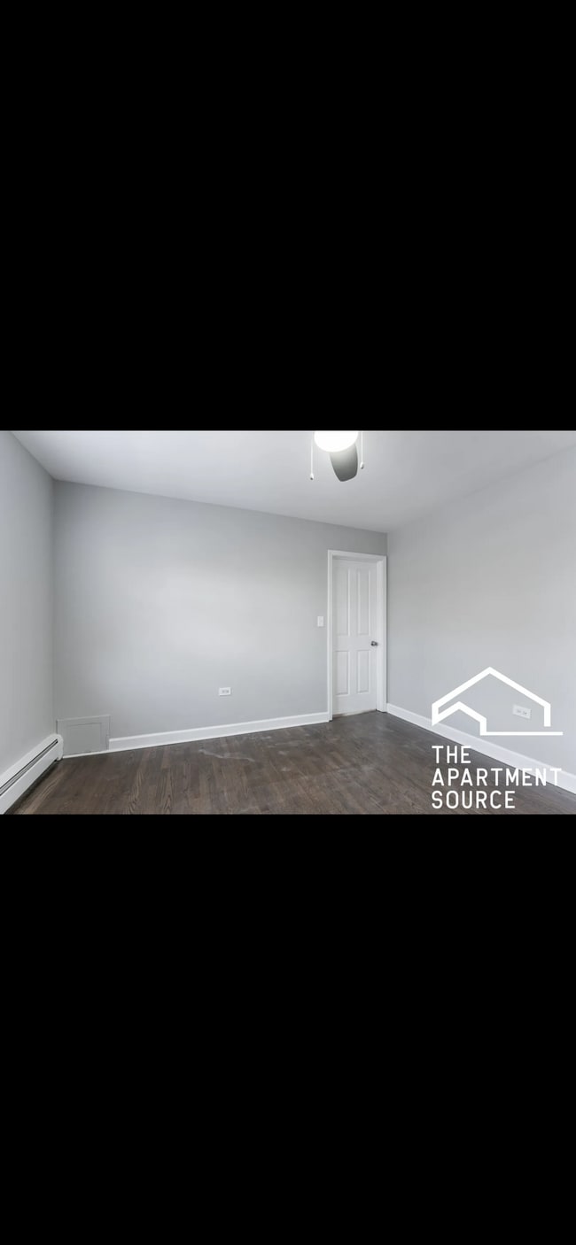 Building Photo - 1324 W Sherwin Ave