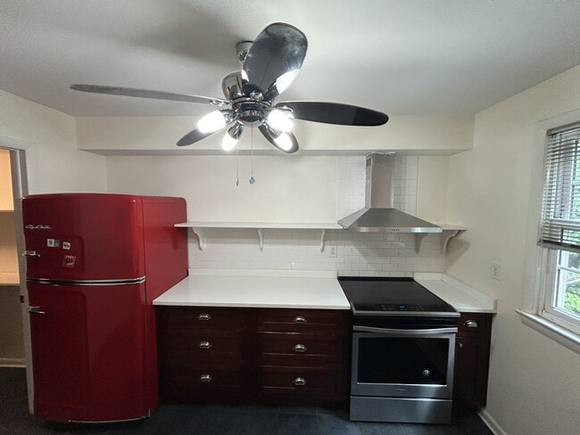 Foto del edificio - 6537 Beechwood Dr