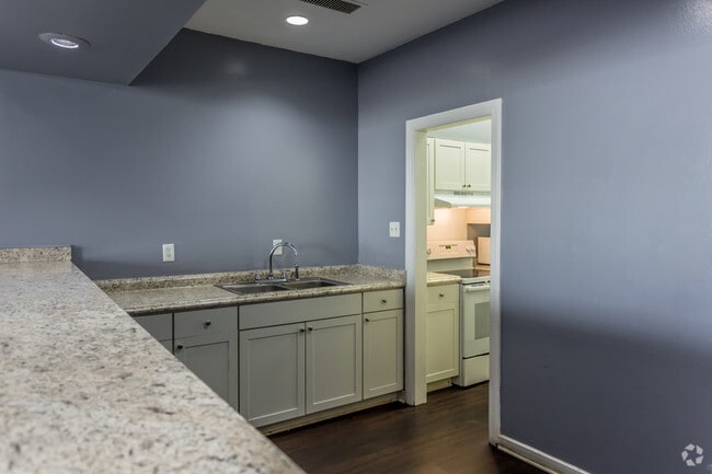 Interior Photo - Woodlake