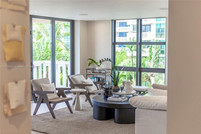 Foto del edificio - 1111 Crandon Blvd