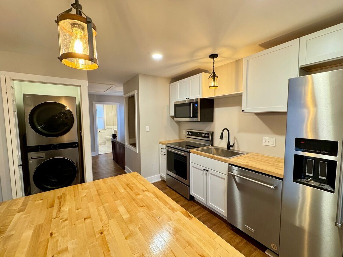 Foto principal - 931 Baldwin St