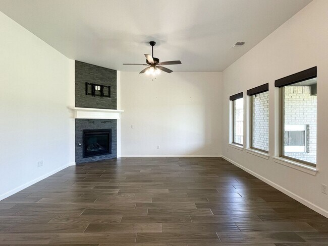 Foto del edificio - Modern Luxury 3 Bedroom/2 Bathroom Home in...