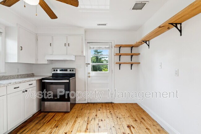 Foto del edificio - 131 Moody Ave