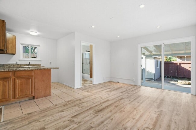 Building Photo - 511 Buel Ave