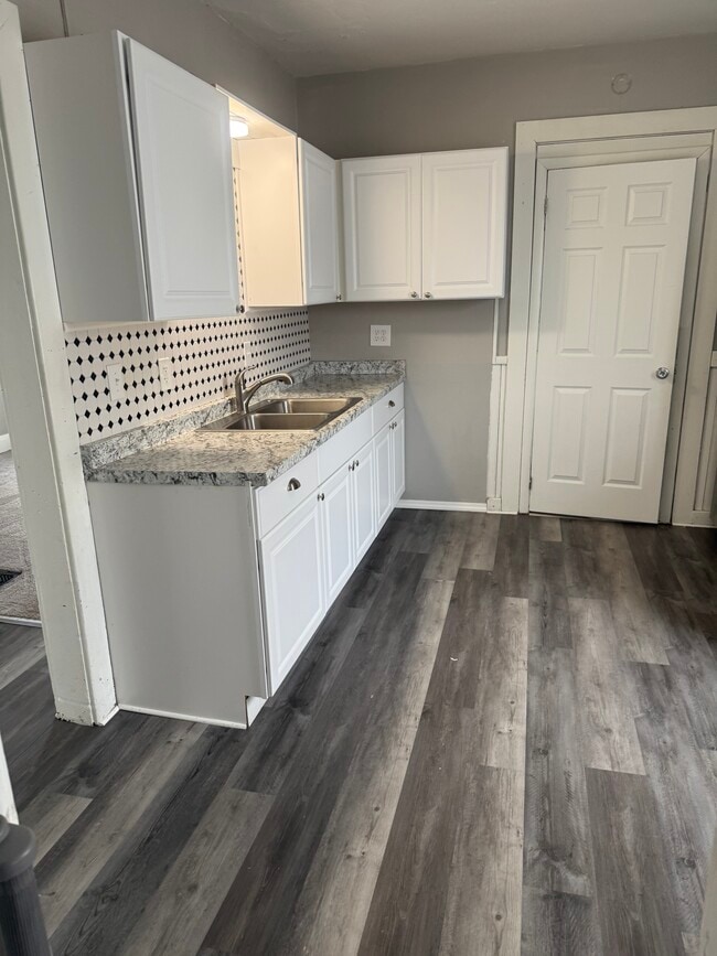 Kitchen - 10 Lehigh Ave