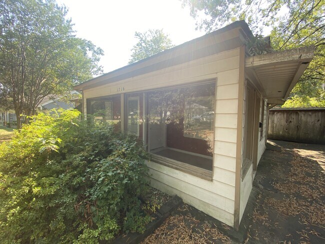 Foto del edificio - 1716 Lilac Cir