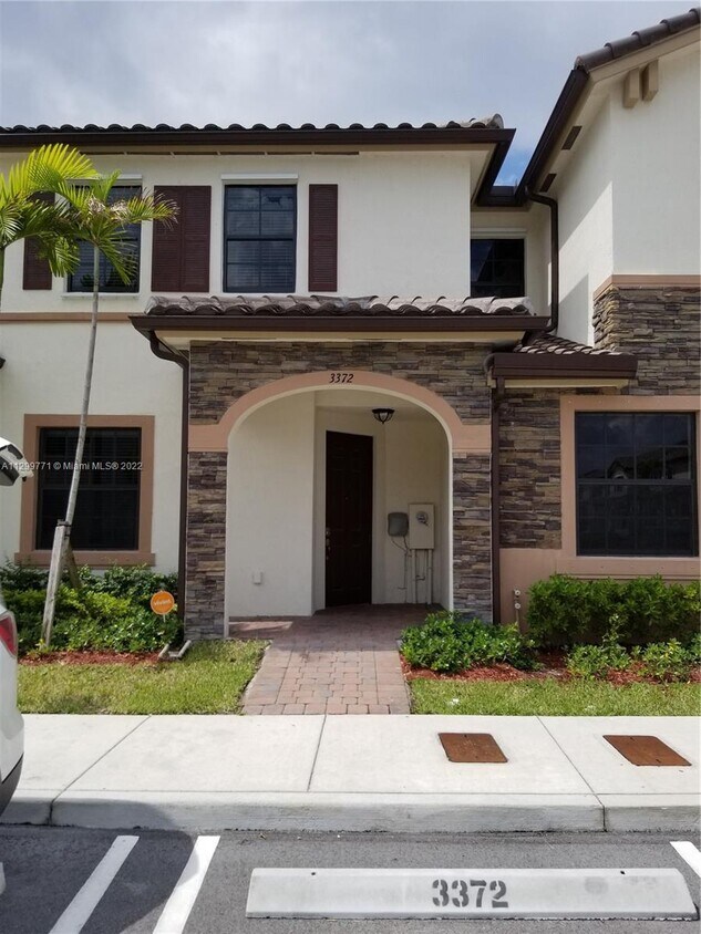 3372 W 92nd Pl, Hialeah, FL 33018 Townhouse for Rent in Hialeah, FL