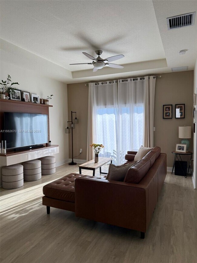 Foto del edificio - 7819 NW 104th Ave