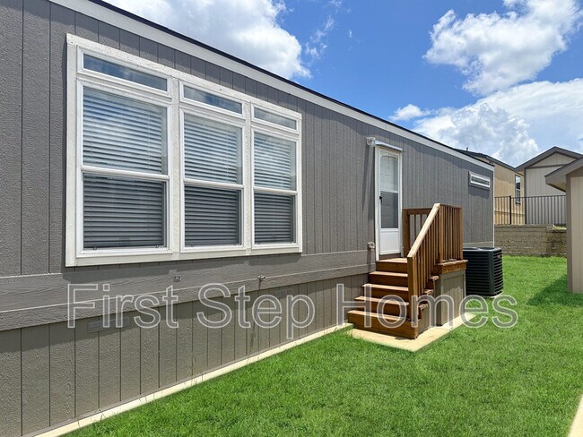Building Photo - 1007 Conchas