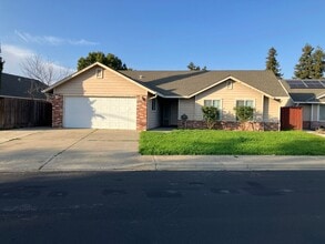 Building Photo - 13337 Skyline Blvd