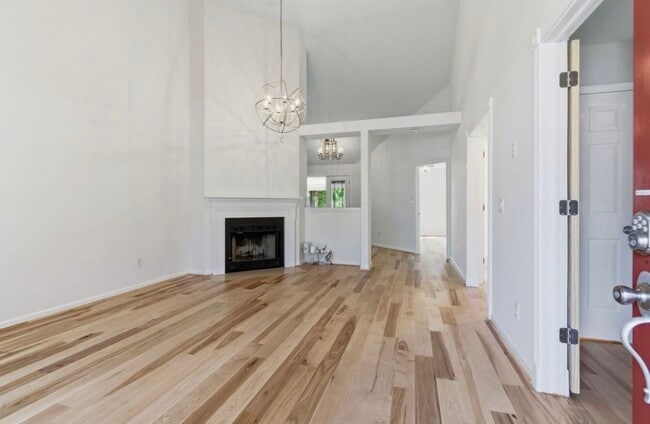 Building Photo - 322 N Birchwood Dr