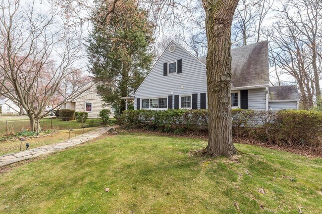 Building Photo - Memorable 4 BR/2 BA Single Family in Wheat...