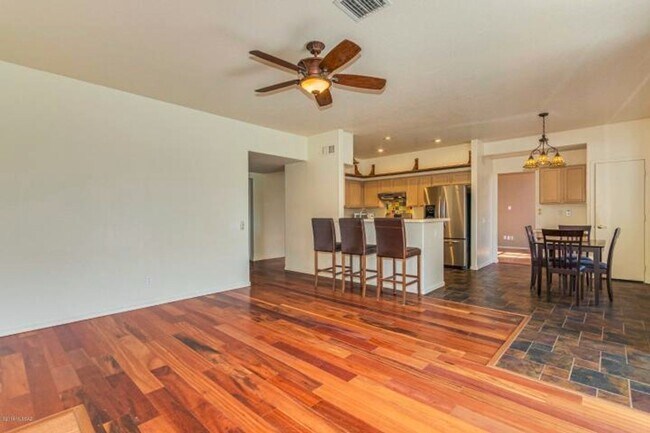 Foto del edificio - Charming Spacious 4 Bed. 3 Ba. Home with 3 Car Gar. Located the Desirable Continental Ranch