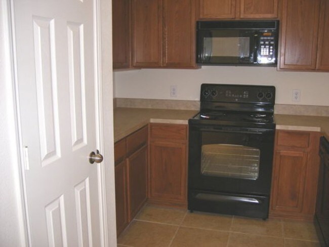 Building Photo - 10640 Traymore Dr